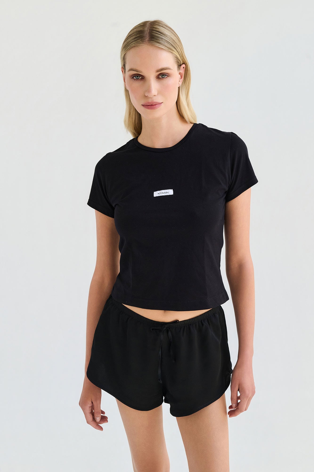 NINETIES FIT TEE — BLACK