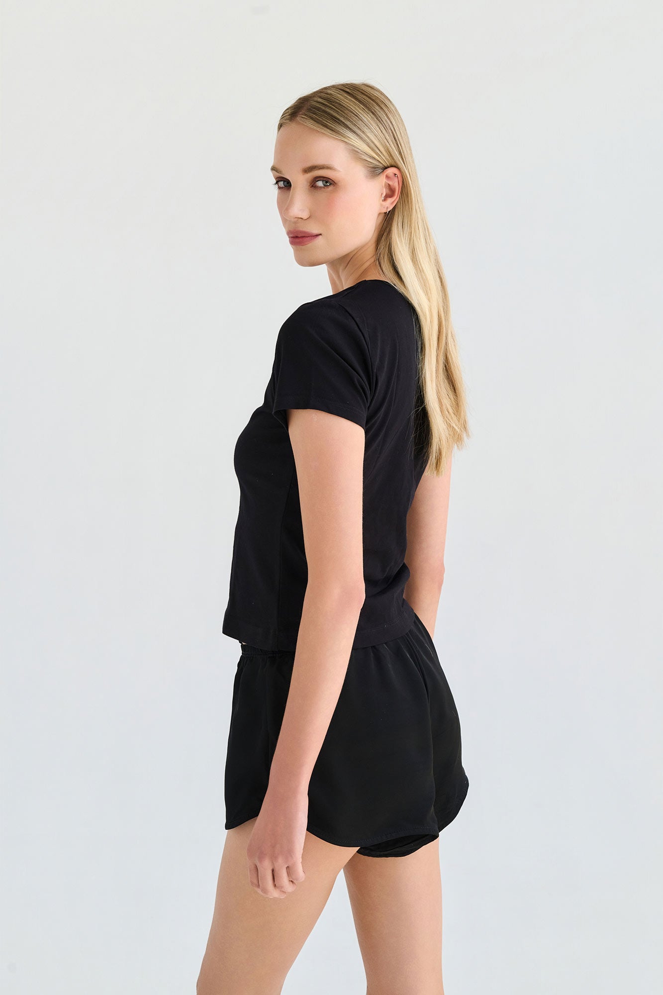 NINETIES FIT TEE — BLACK